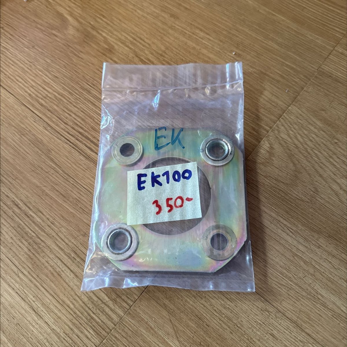 หน้าแปลนเหลี่ยม EK100