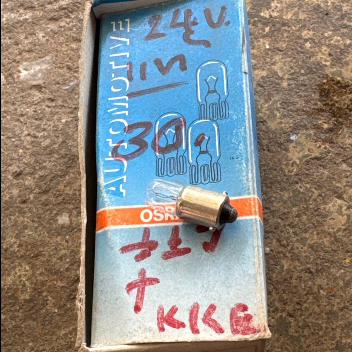 หลอด 24v4w T4 OSRAM