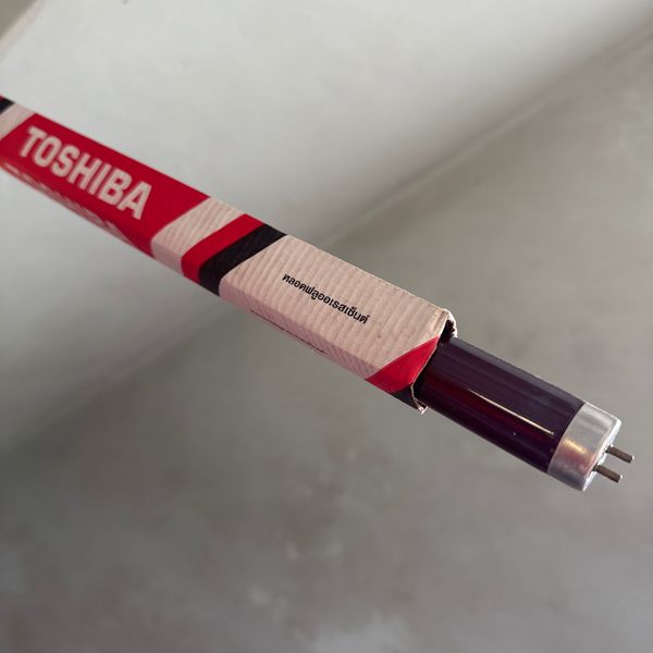 หลอดนีออด TOSHIBA 36w deep red