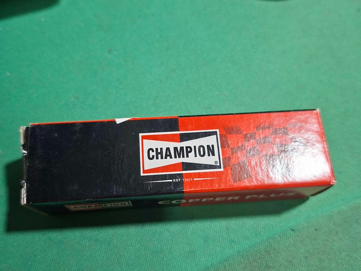 หัวเทียนตัดหญ้า CHAMPION  CJ8
