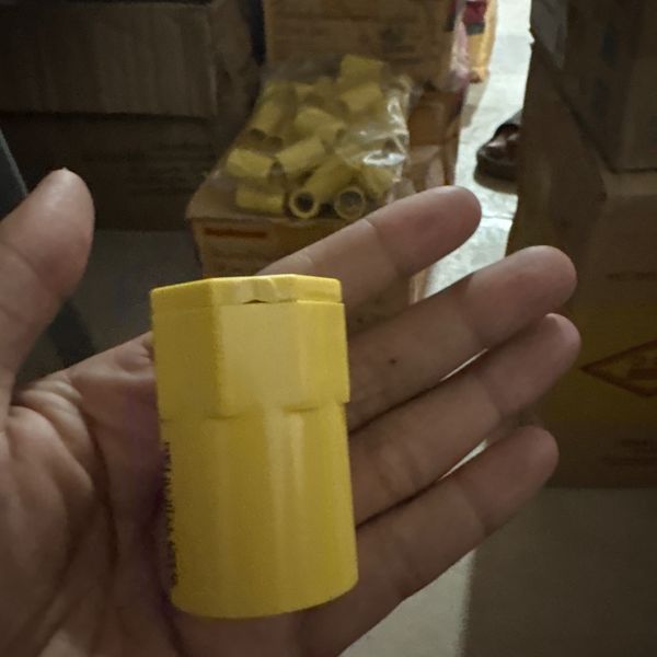 ข้อต่อเข้ากล่อง 3/4" (Connector) PVC ตรา ช้าง สีเหลือง