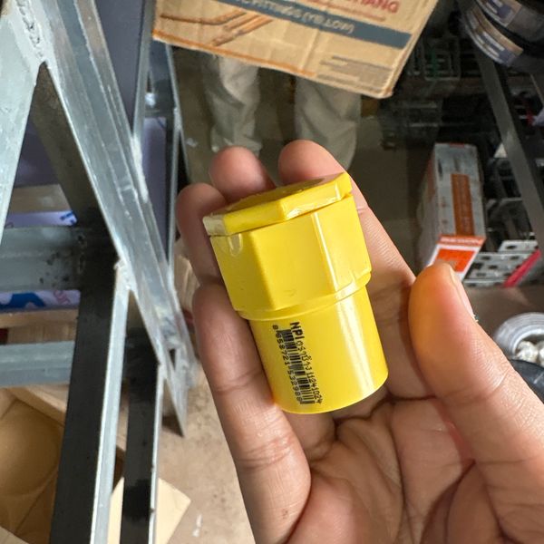 ข้อต่อเข้ากล่อง 1/2" (Connector) PVC สีเหลือง