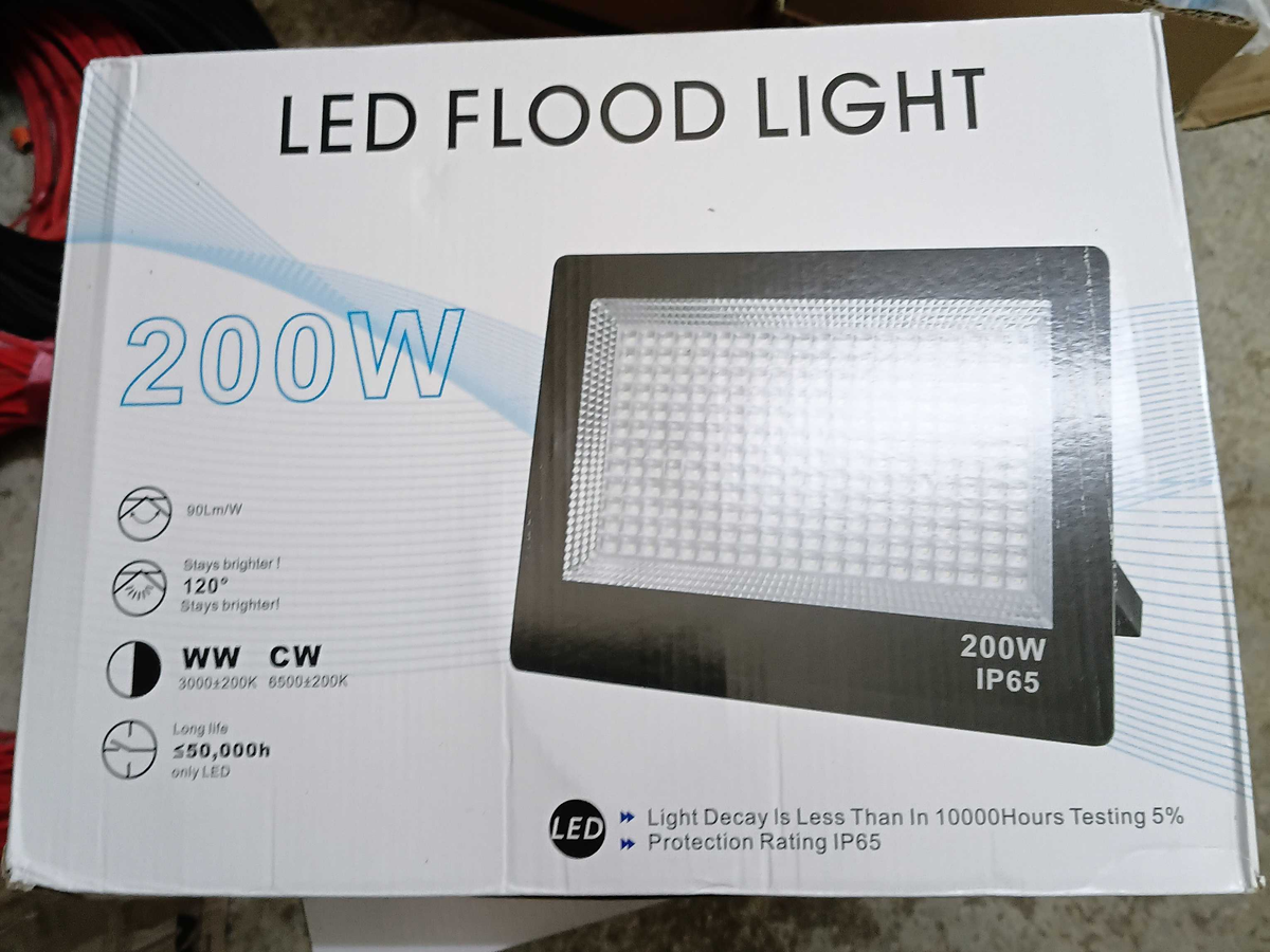 โคมไฟ LED 220V 200W แสงขาว TOKI