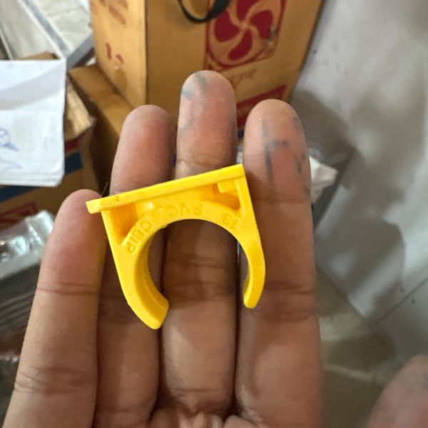 กิ๊บก้ามปู 1/2" PVC ตรา ท่อน้ำไทย สีเหลือง