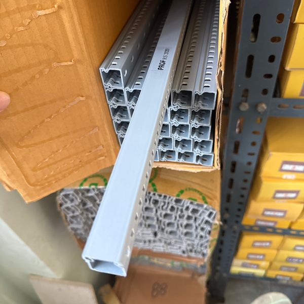 รางสายไฟ PVC PROF RS2020