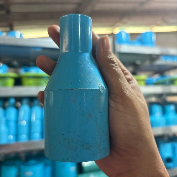 ข้อต่อตรงลด 1.1/2-1/2" PVC สีฟ้า หนา