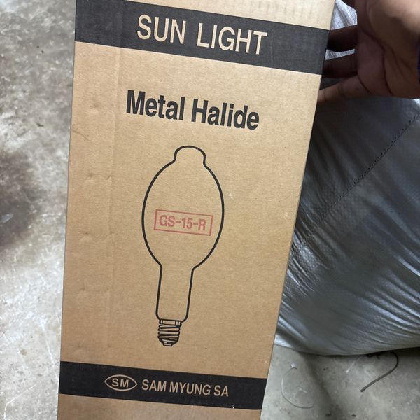 หลอดไฟ ยี่ห้อ  SUN LIGHT GS-15R DR-ส้มแดง