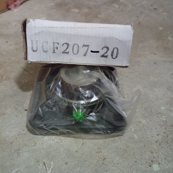 ตลับลูกปืนกล่องขาว UCF207-20