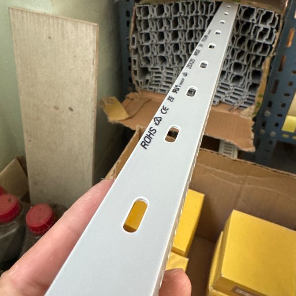 รางสายไฟ PVC ROSH 2525