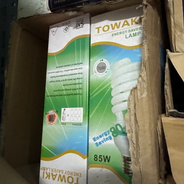 หลอดไฟตะเกียบ TOWAKI 220v85w daylight