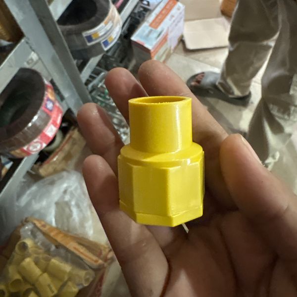 ข้อต่อเข้ากล่อง 3/8" (Connector) PVC ตรา ช้าง สีเหลือง