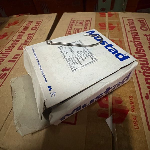 (F) เบ็ด 7/0 เจาะรู MUSTAD 34007