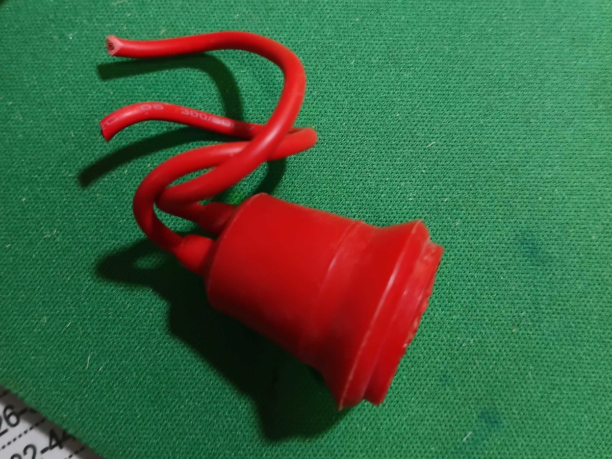 ขั้วไฟยาง (สีแดง)