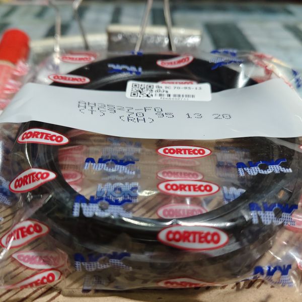 ซีล TC 70-95-13 (มีบ่า)