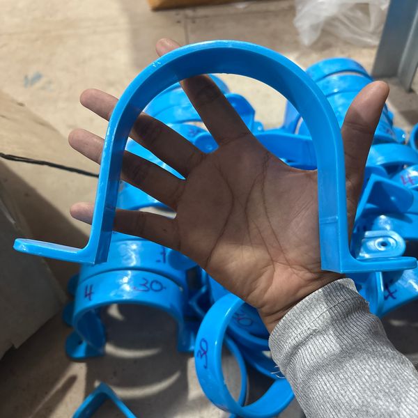 กิ๊บจับท่อ 4" PVC ตรา เสือ แบบครอบ