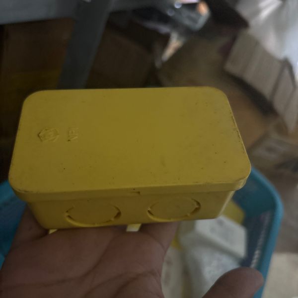 กล่องพักสายสี่เหลี่ยม PVC  สีเหลือง 4*2"
